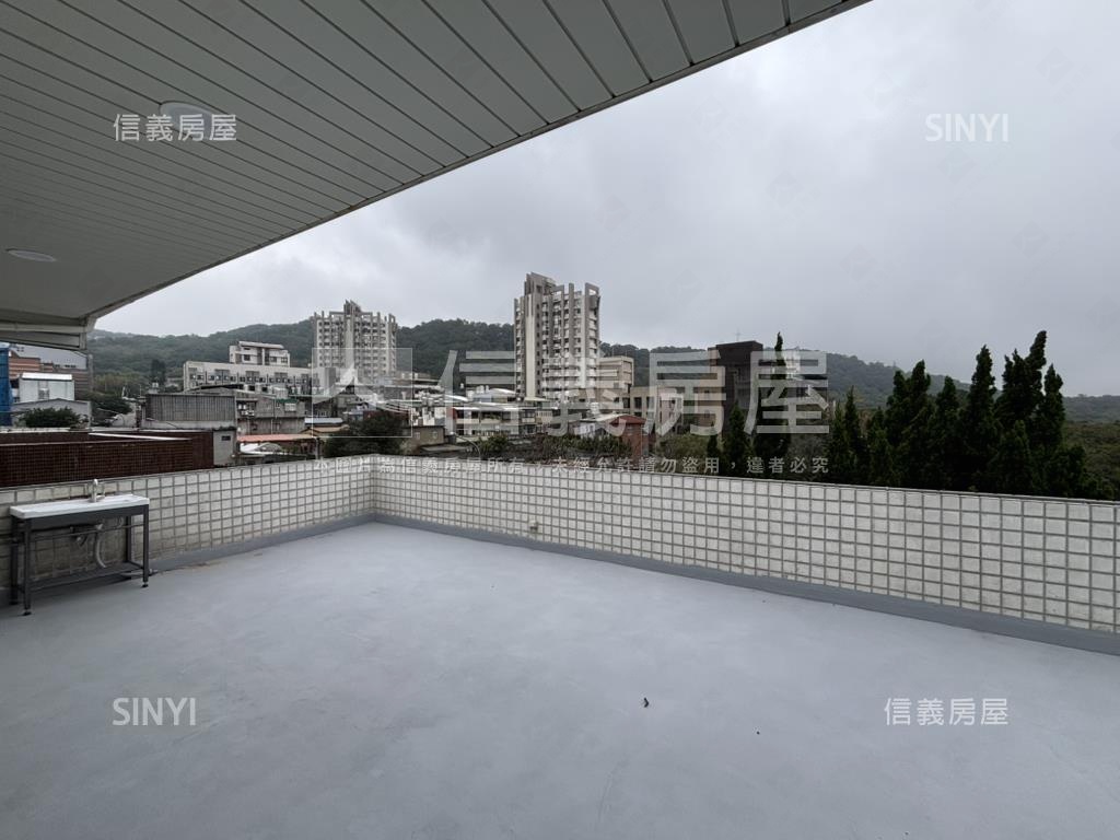 近歐洲學校景觀別墅房屋室內格局與周邊環境