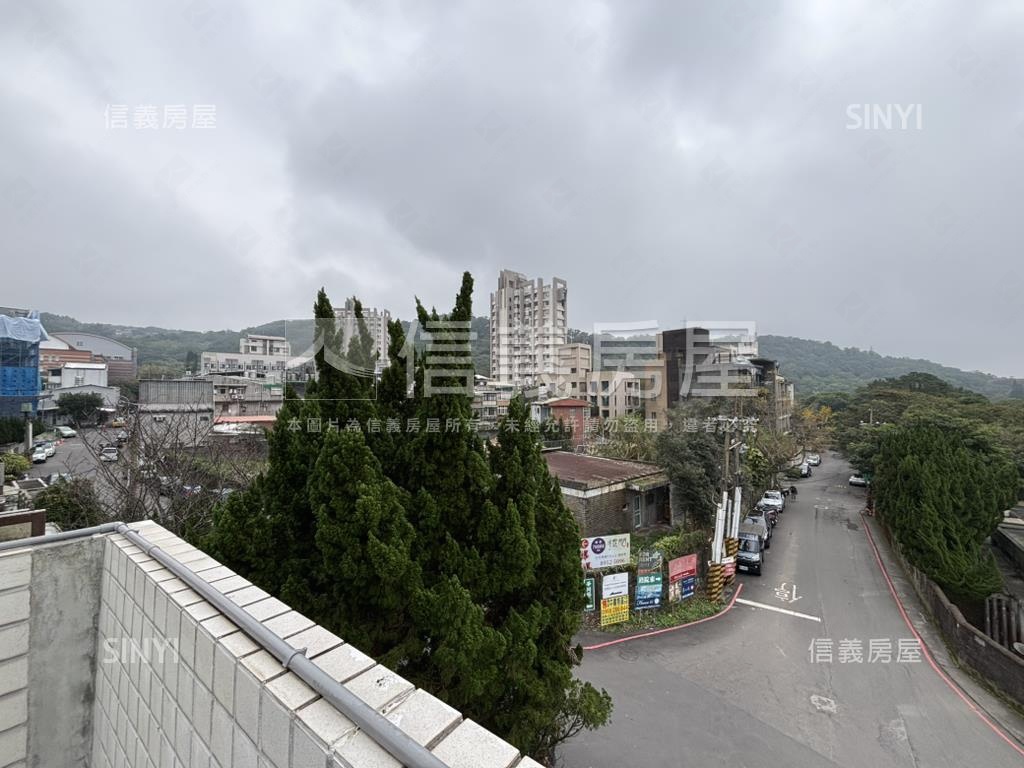 近歐洲學校景觀別墅房屋室內格局與周邊環境