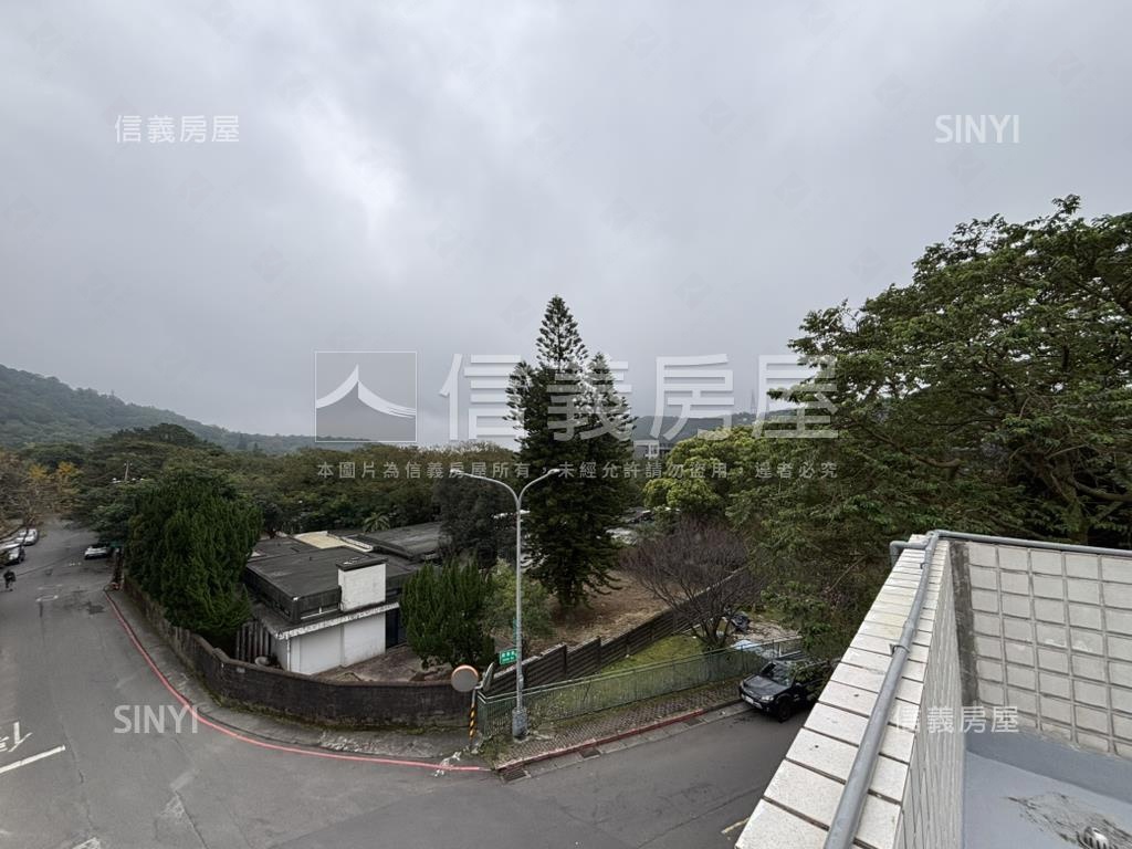 近歐洲學校景觀別墅房屋室內格局與周邊環境