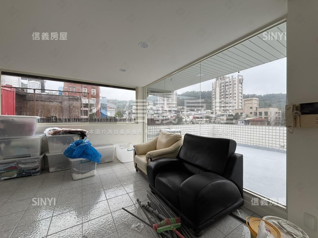 近歐洲學校景觀別墅房屋室內格局與周邊環境