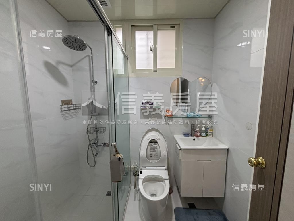 近歐洲學校景觀別墅房屋室內格局與周邊環境