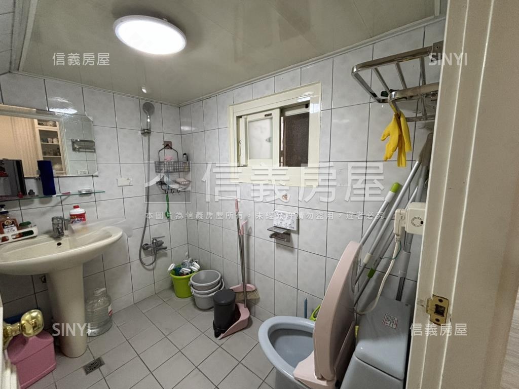 近歐洲學校景觀別墅房屋室內格局與周邊環境