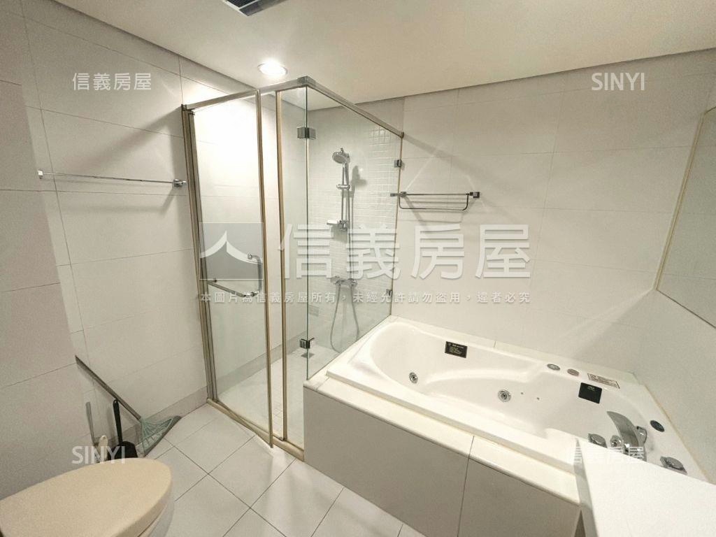 鉑金晶品‧美裝潢兩房車位房屋室內格局與周邊環境