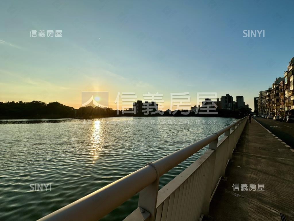 鉑金晶品‧美裝潢兩房車位房屋室內格局與周邊環境