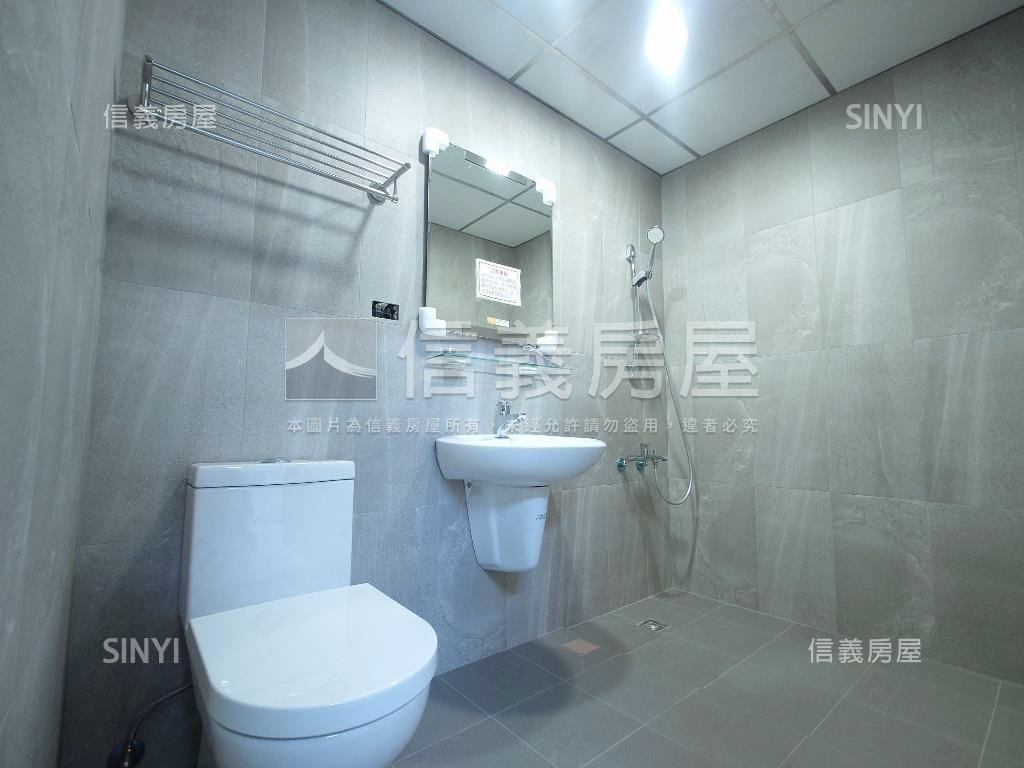 近文山特區好入手店住房屋室內格局與周邊環境