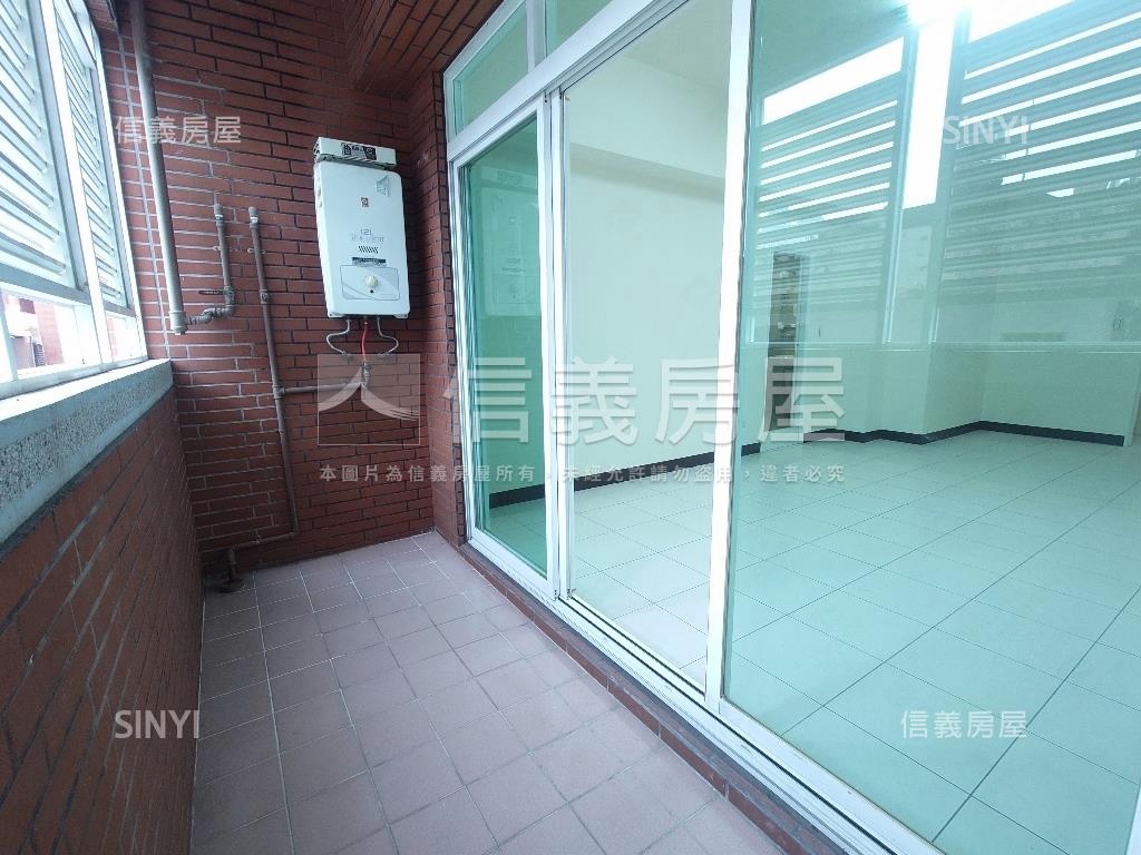 近文山特區好入手店住房屋室內格局與周邊環境