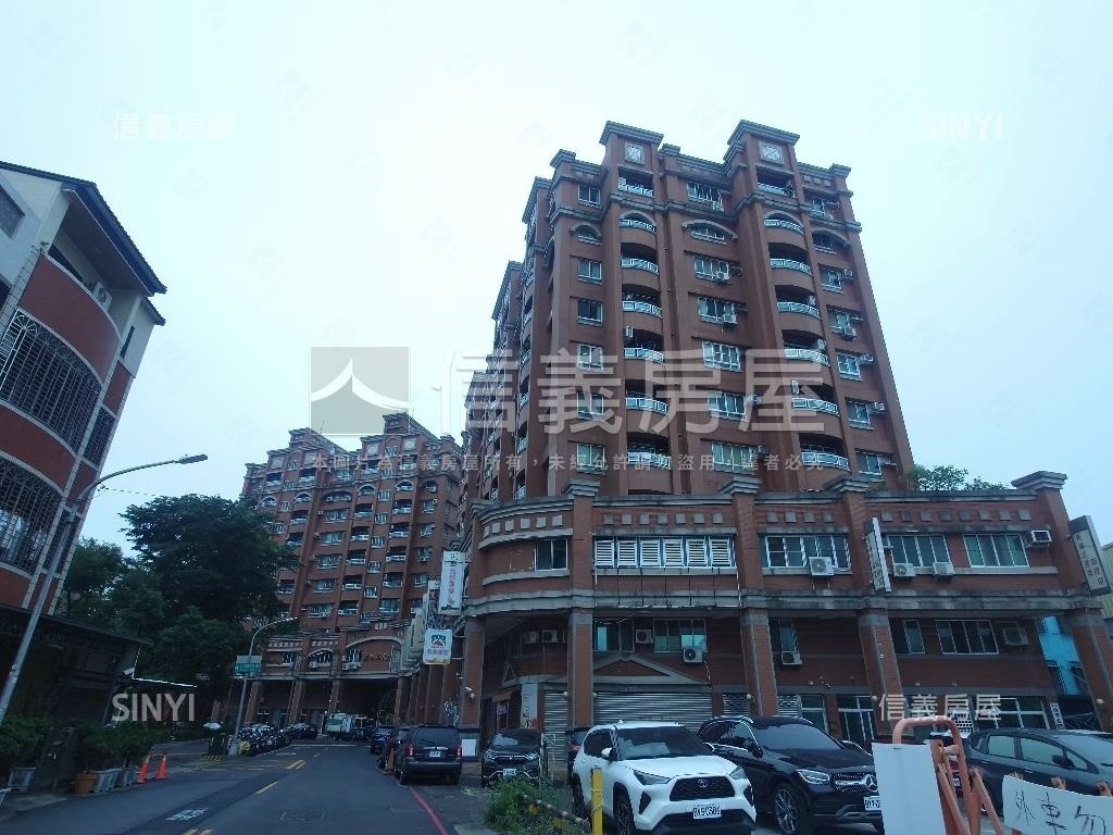 近文山特區好入手店住房屋室內格局與周邊環境