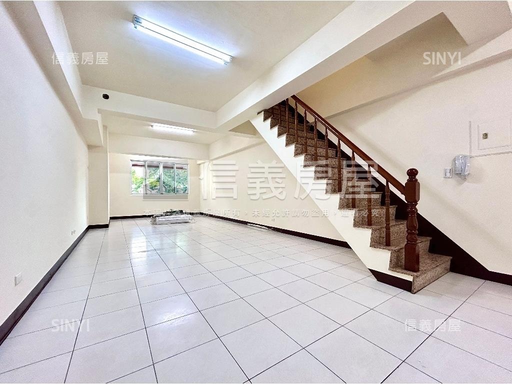 近文山特區好入手店住房屋室內格局與周邊環境