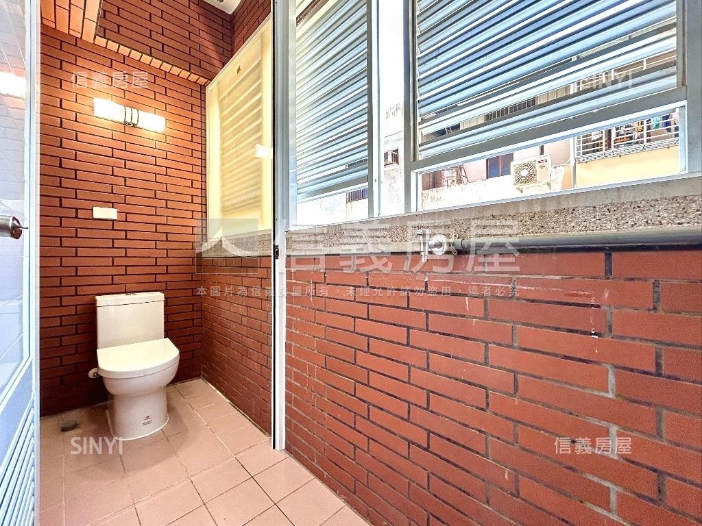 近文山特區好入手店住房屋室內格局與周邊環境