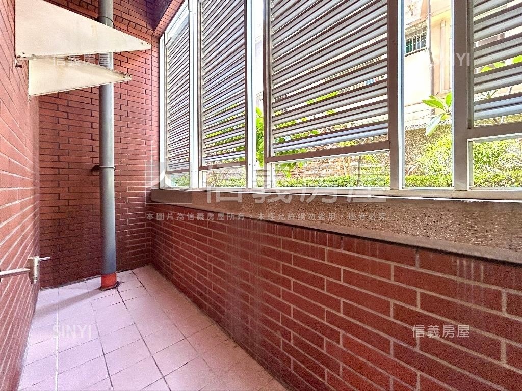 近文山特區好入手店住房屋室內格局與周邊環境