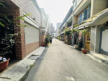 巨蛋裡的「隱世名駒」