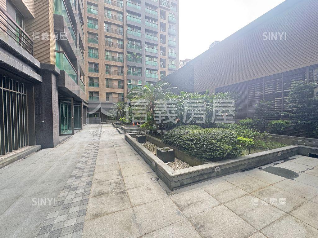 文武百業捷運夯店。誠售房屋室內格局與周邊環境