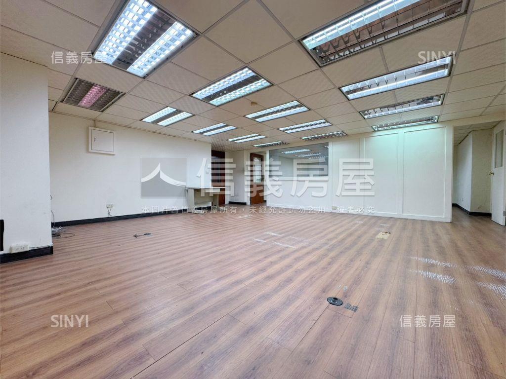 稀有辦公室附平面車位房屋室內格局與周邊環境