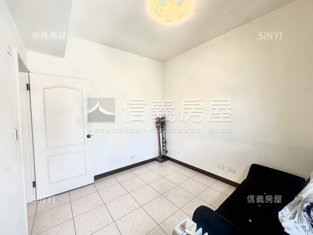 西區三房平車免１４００萬房屋室內格局與周邊環境