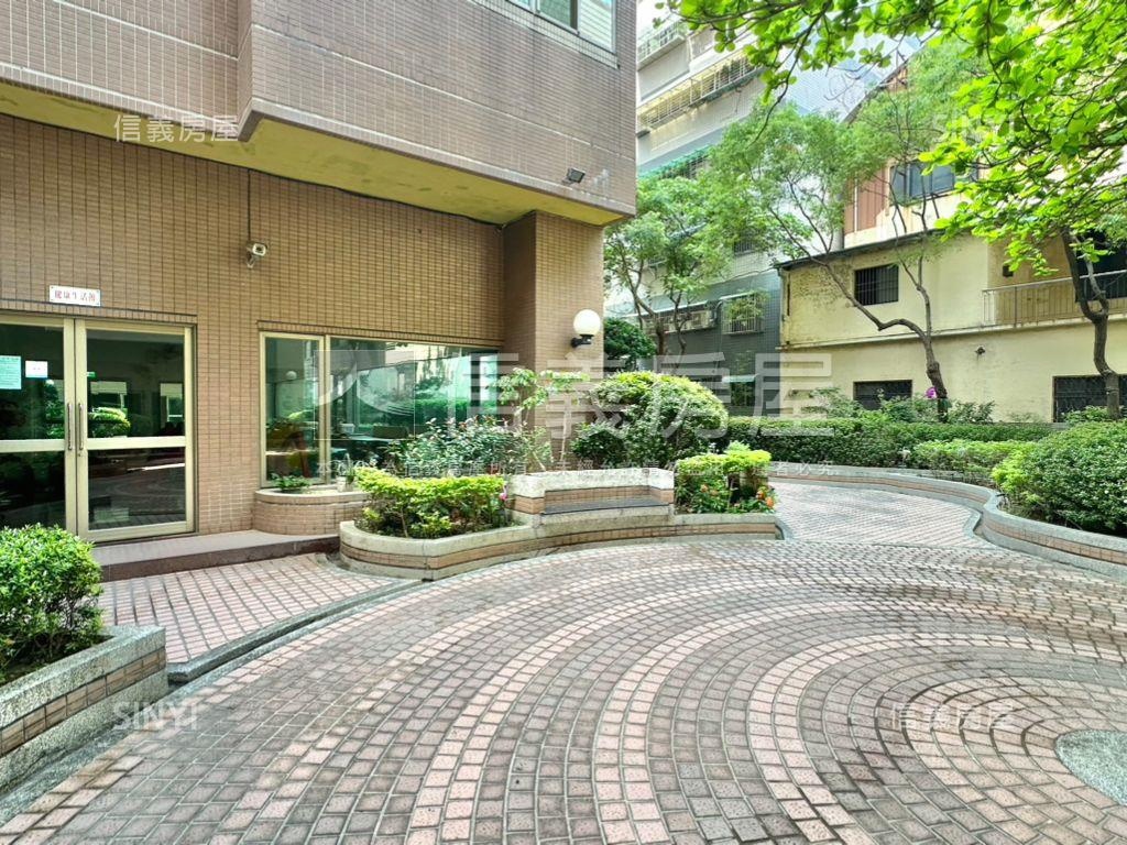 西區三房平車免１４００萬房屋室內格局與周邊環境