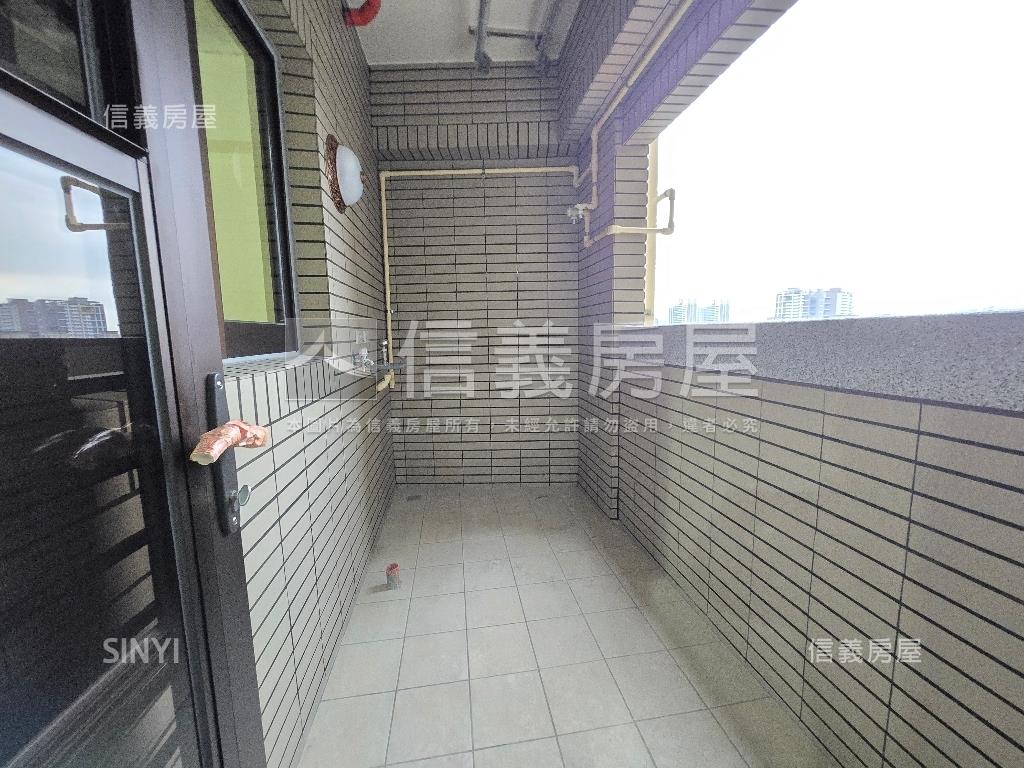 弘暉大禧三房平面車位房屋室內格局與周邊環境