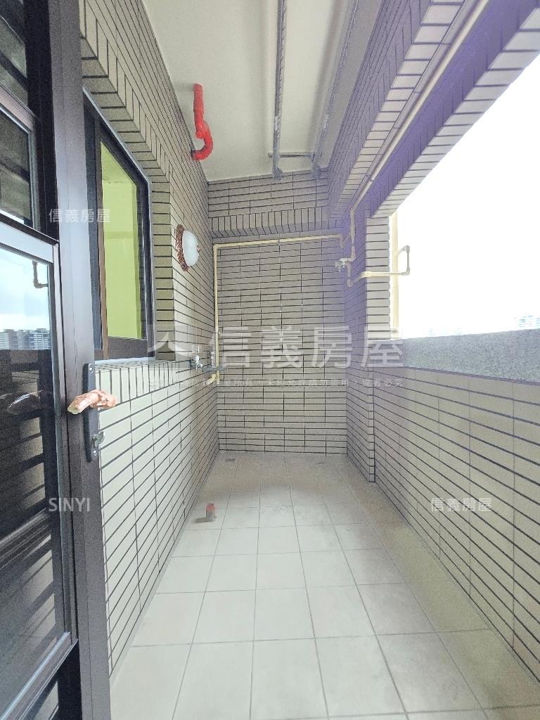 弘暉大禧三房平面車位房屋室內格局與周邊環境