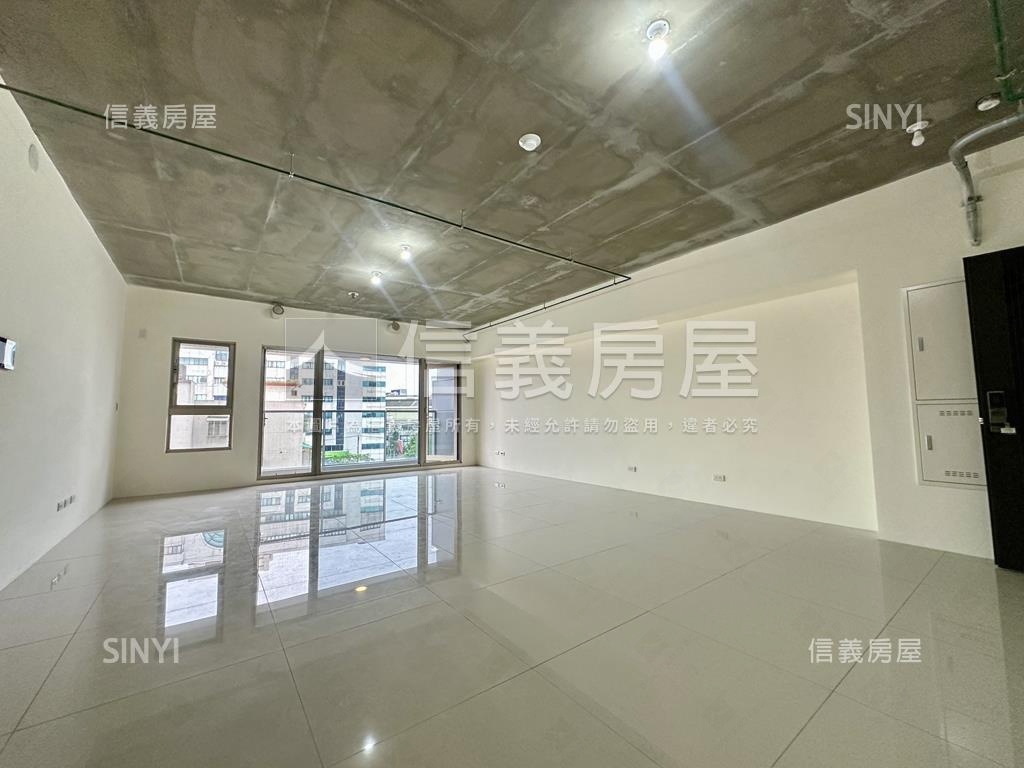 國泰悠陽大三房車位房屋室內格局與周邊環境
