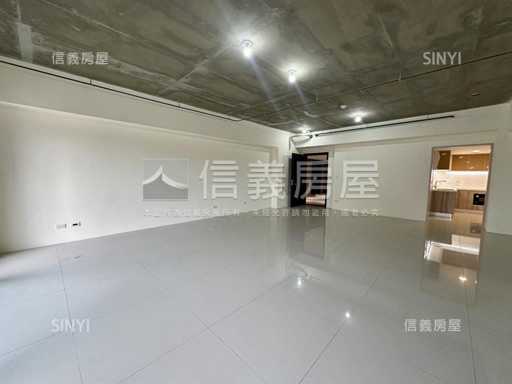 國泰悠陽大三房車位房屋室內格局與周邊環境