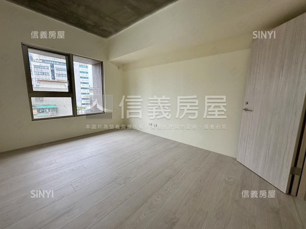 國泰悠陽大三房車位房屋室內格局與周邊環境