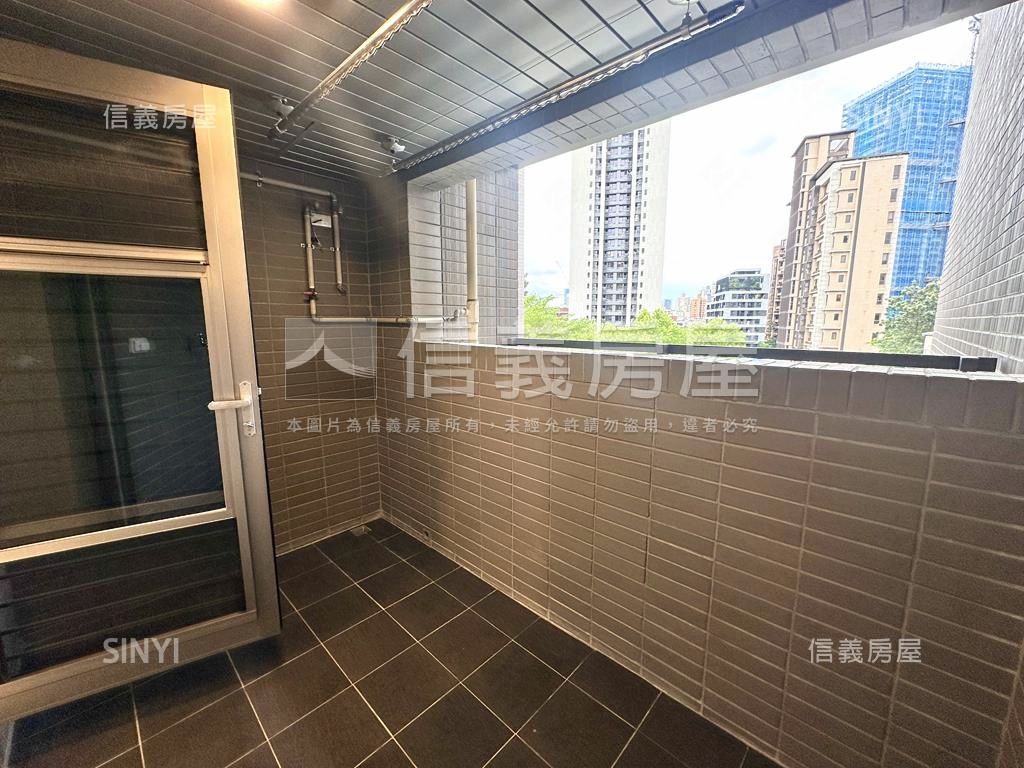 國泰悠陽大三房車位房屋室內格局與周邊環境