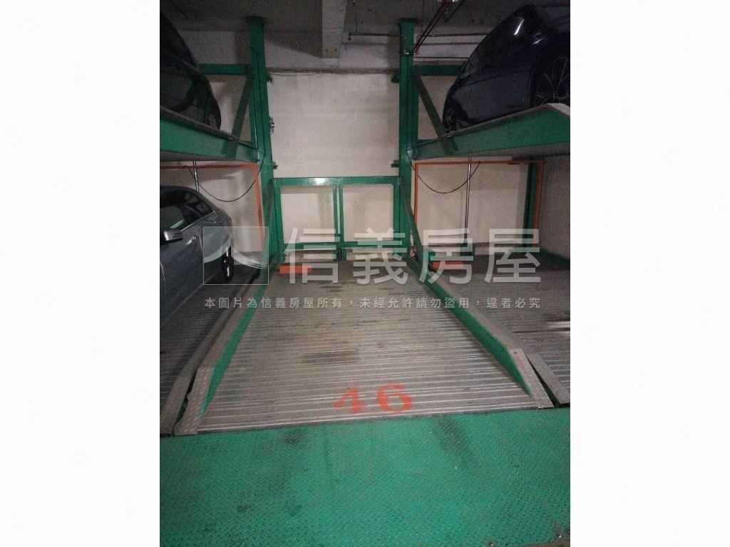 商辦＞西區高樓視野雙車位房屋室內格局與周邊環境