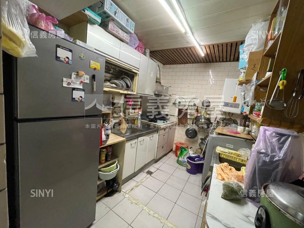 新東街面寬熱鬧１樓房屋室內格局與周邊環境