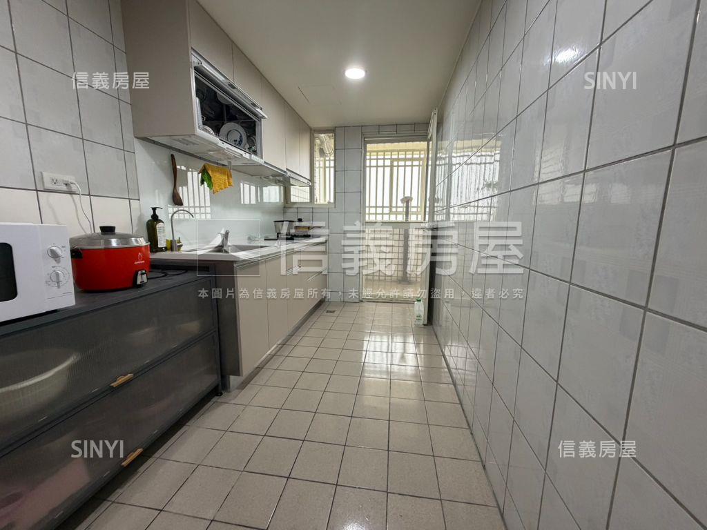 龍潭低總價精美三房車位房屋室內格局與周邊環境