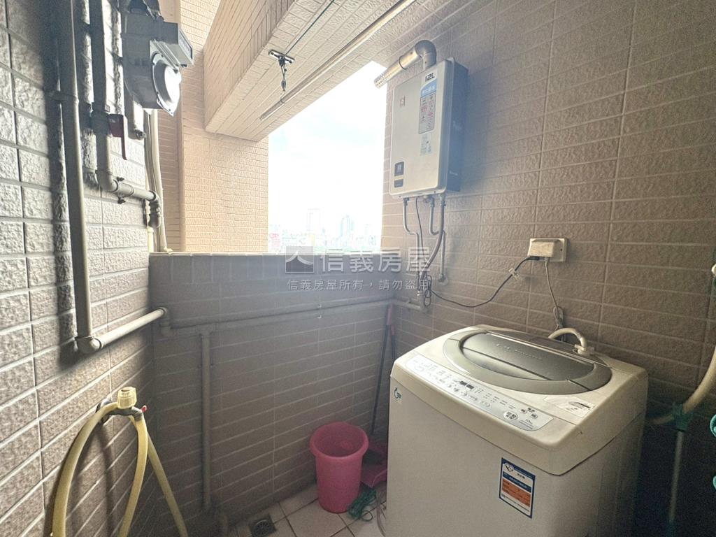 美麗島捷運景觀兩房雙車房屋室內格局與周邊環境