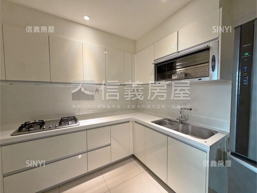 移動方城精品四房雙車位房屋室內格局與周邊環境