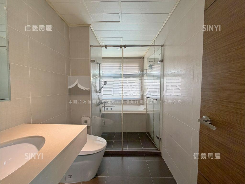 移動方城精品四房雙車位房屋室內格局與周邊環境