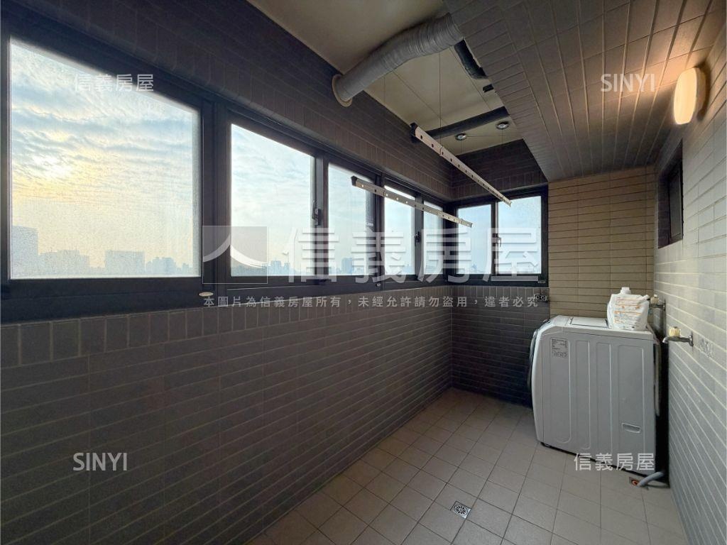 移動方城精品四房雙車位房屋室內格局與周邊環境