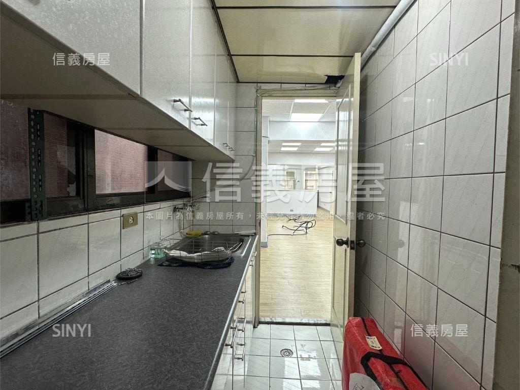 中正國中邊間高樓房屋室內格局與周邊環境