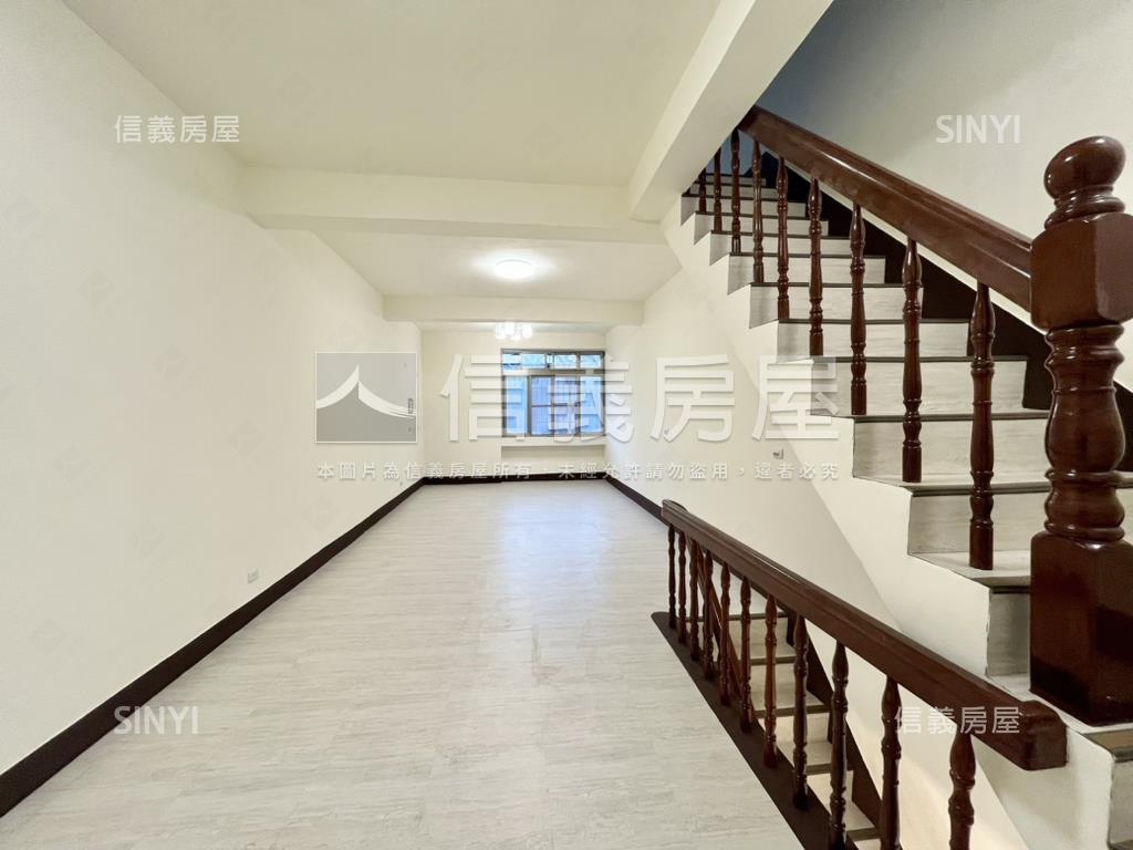 近文山騎樓美透天房屋室內格局與周邊環境