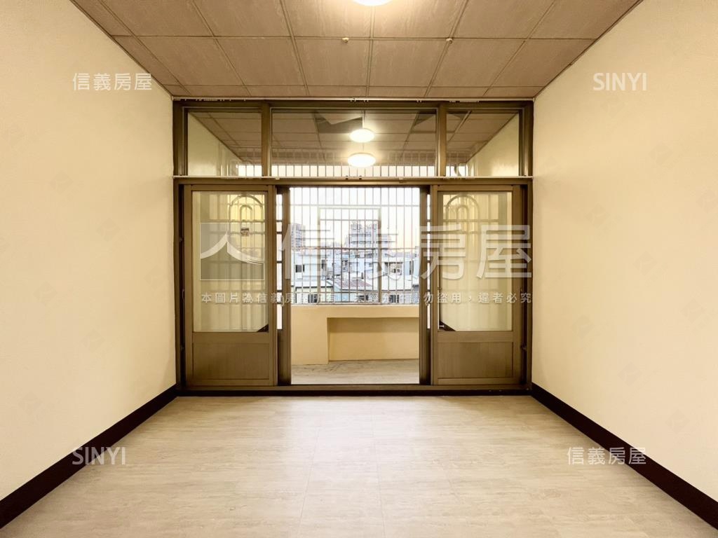 近文山騎樓美透天房屋室內格局與周邊環境