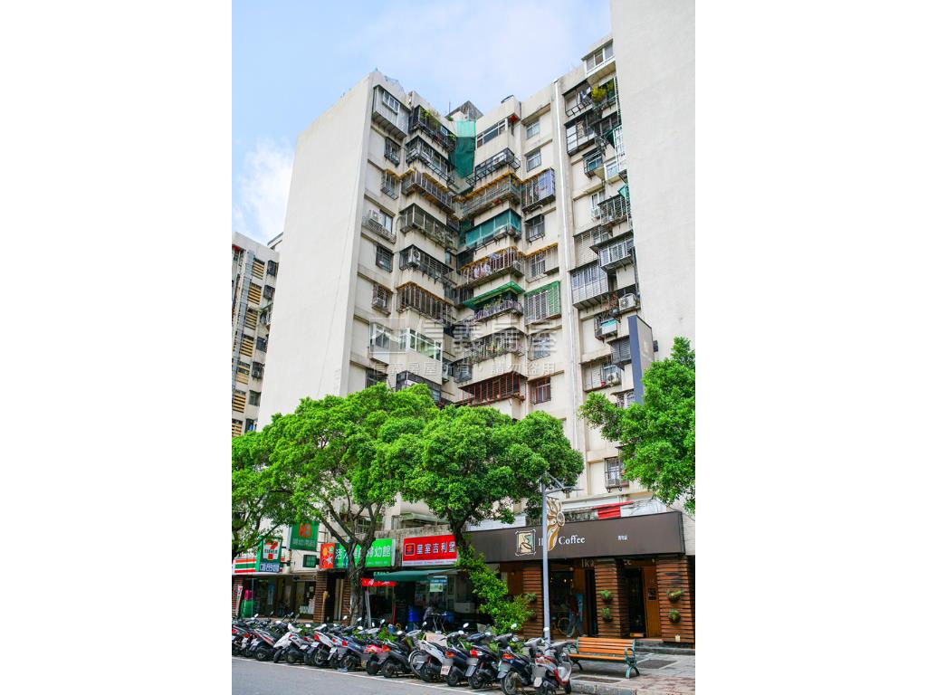 青年公園金店面帶租約房屋室內格局與周邊環境
