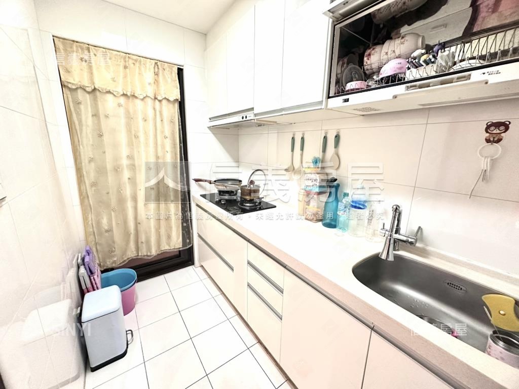 現代金典兩房車位房屋室內格局與周邊環境