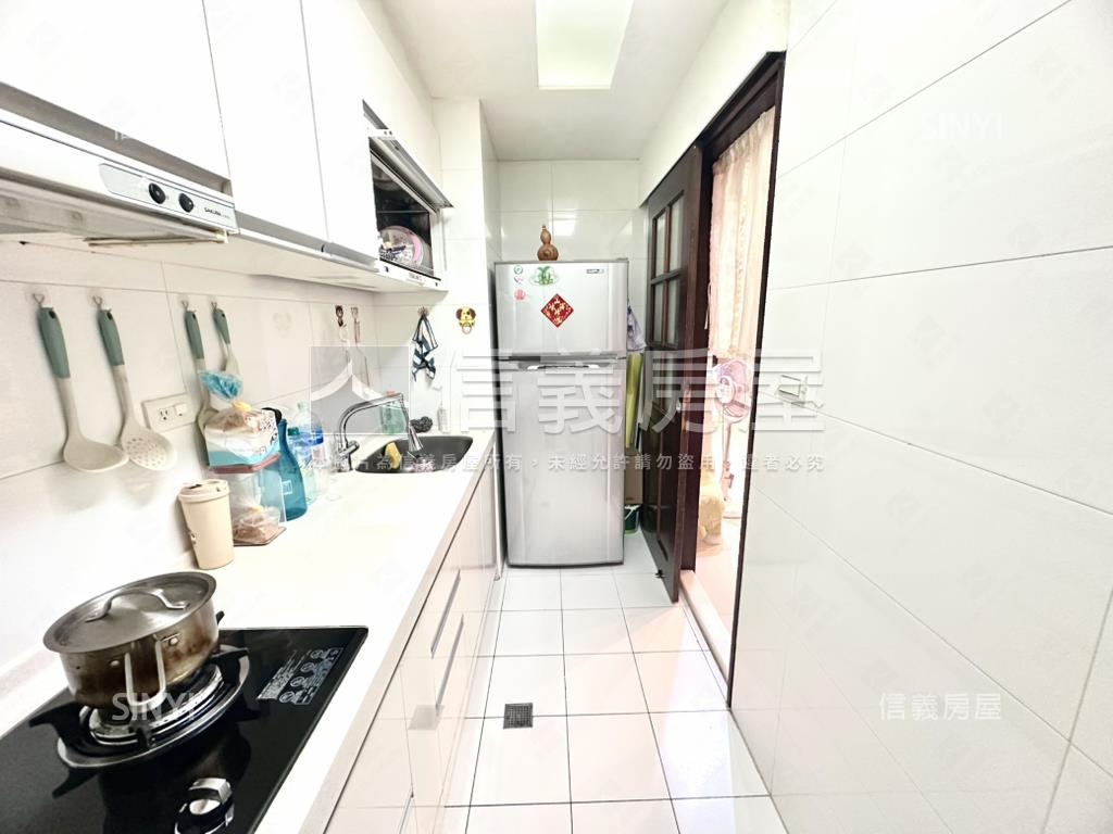 現代金典兩房車位房屋室內格局與周邊環境