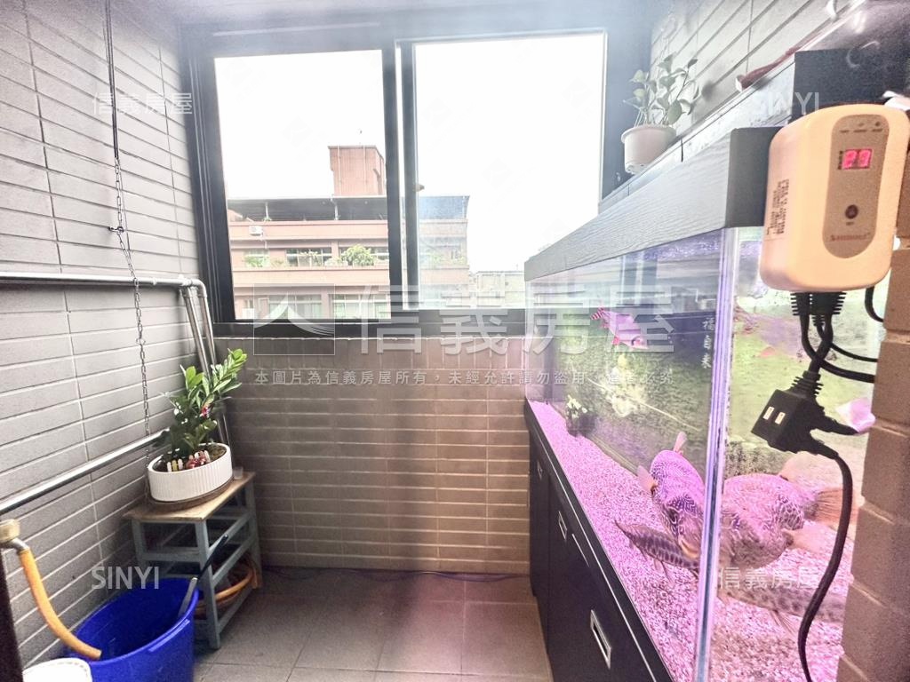 現代金典兩房車位房屋室內格局與周邊環境