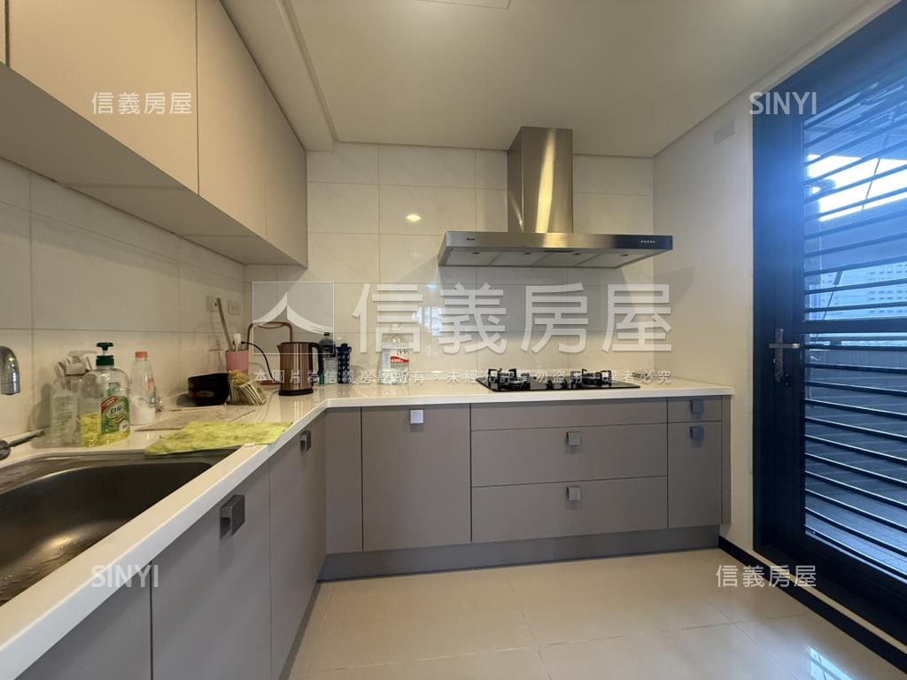 鳳止高梧大三房雙平車房屋室內格局與周邊環境