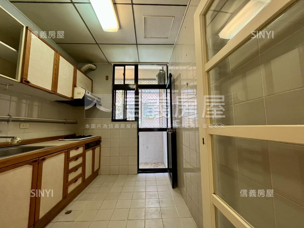 安和綠蔭三房附車位房屋室內格局與周邊環境