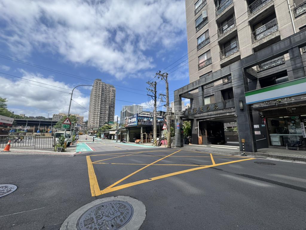 綠意東台北明亮三房房屋室內格局與周邊環境