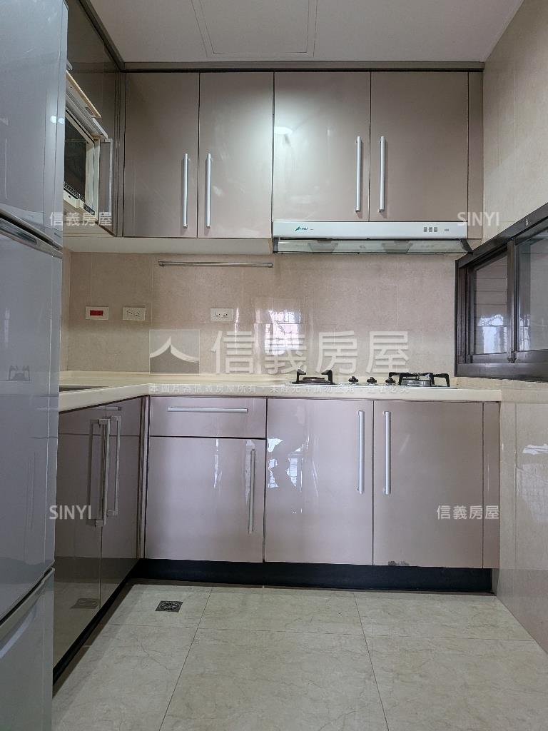 專任新都里兩房房屋室內格局與周邊環境