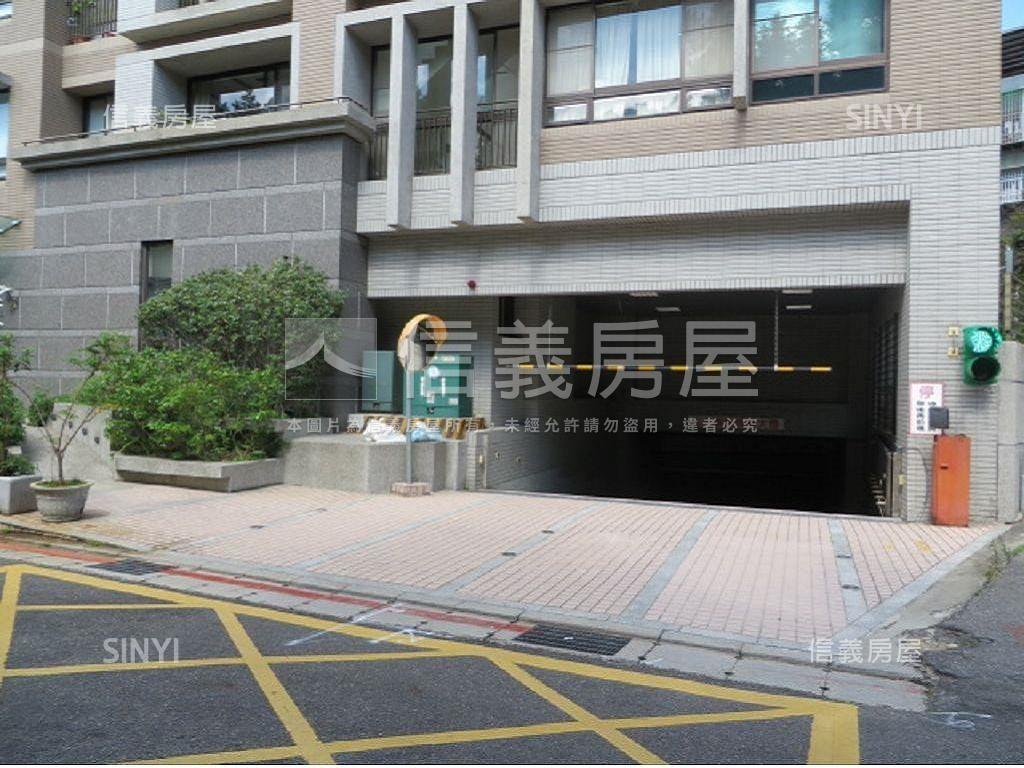 專任新都里兩房房屋室內格局與周邊環境