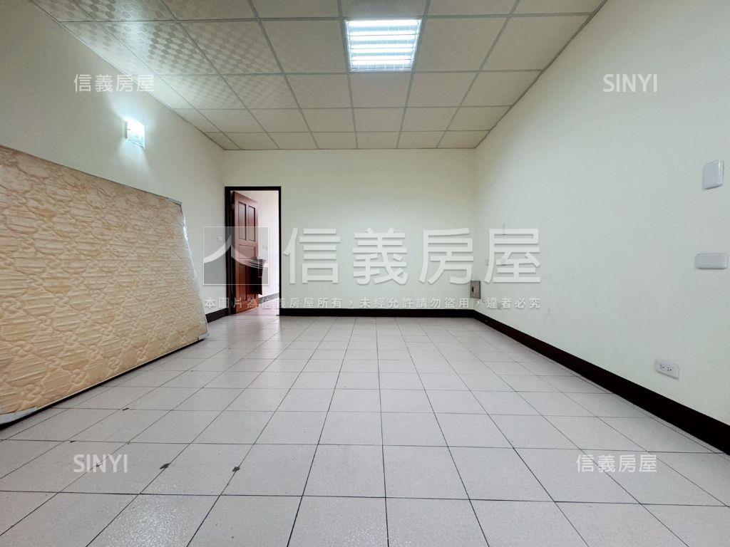 市區。西大路機能美透天房屋室內格局與周邊環境