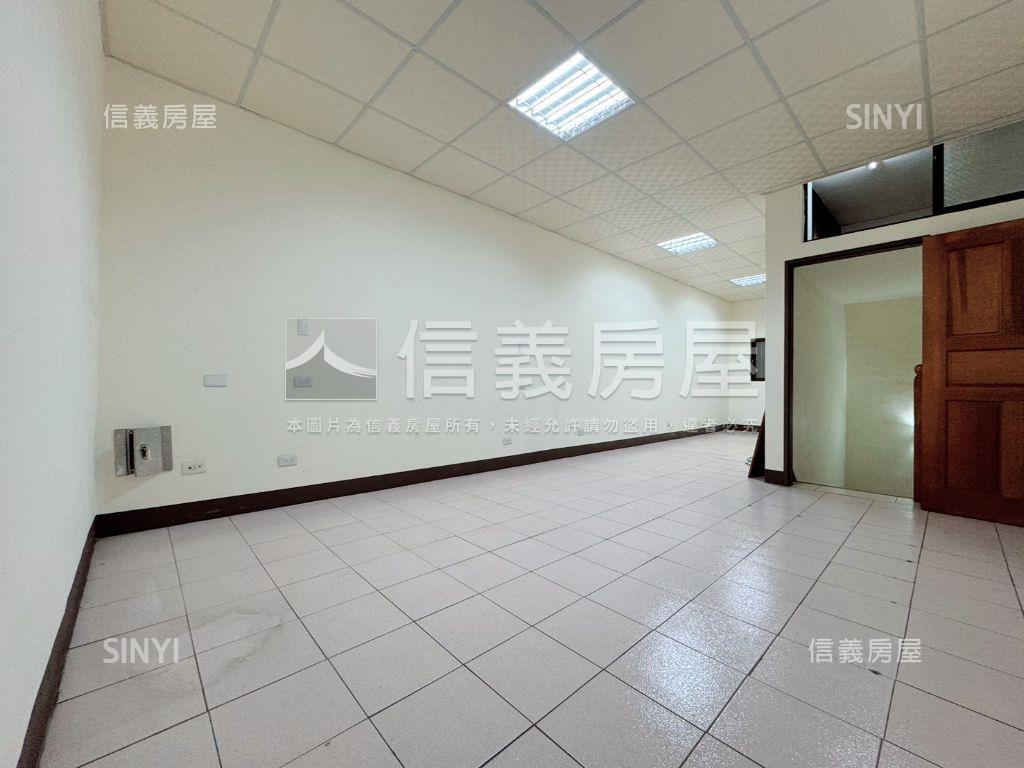 市區。西大路機能美透天房屋室內格局與周邊環境