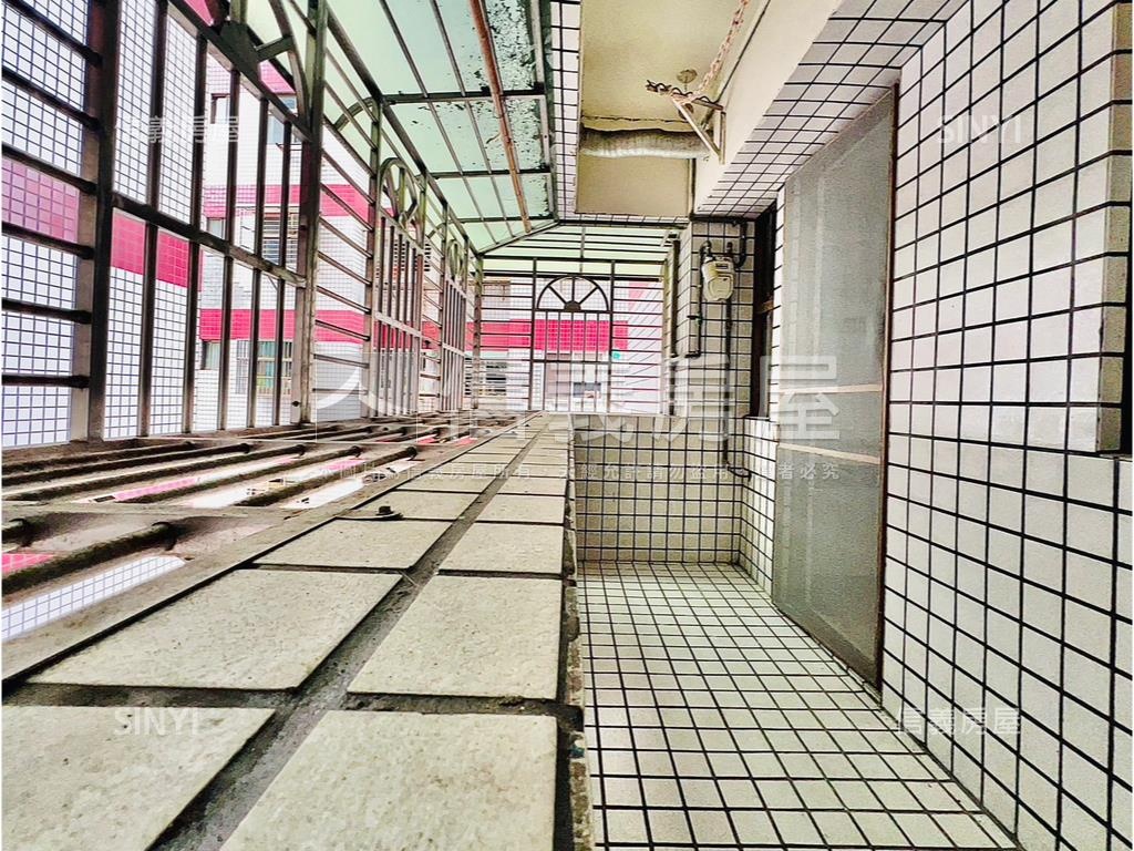 近丹鳳捷運邊間採光三房房屋室內格局與周邊環境