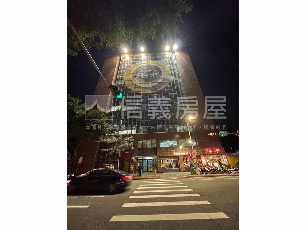 正建國北路醒目燒肉店面房屋室內格局與周邊環境