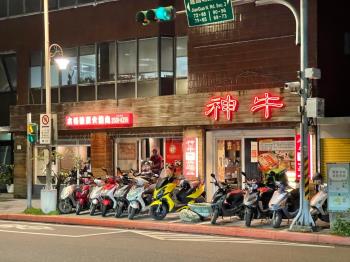 正建國北路醒目燒肉店面