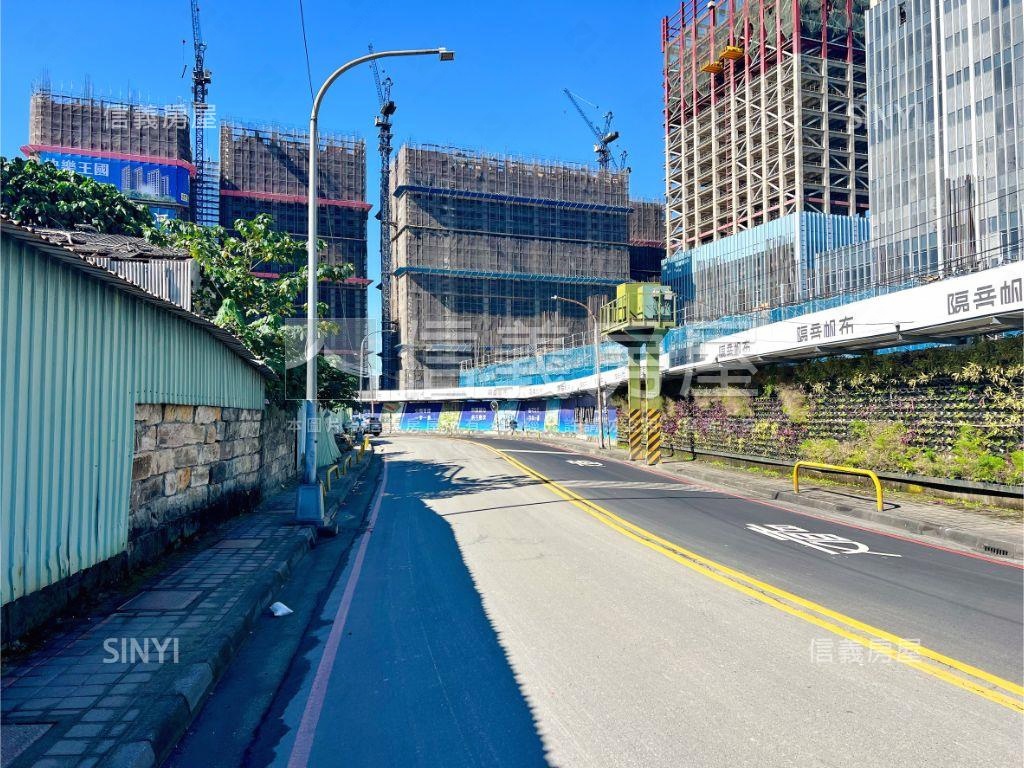 都廳大院Ｂ棟河景三房車位房屋室內格局與周邊環境